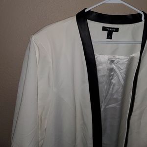 Women's Plus 3X Torrid White Tuxedo Jacket